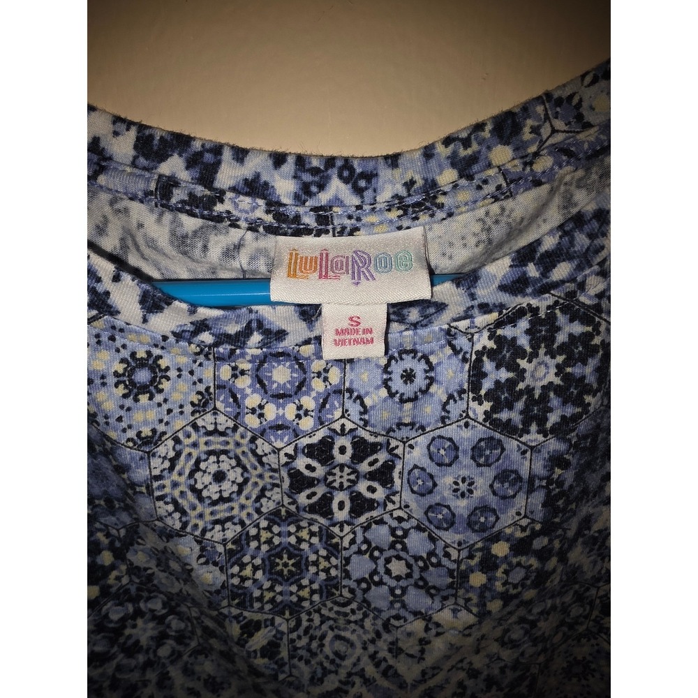 LuLaRoe Irma Tunic Top Womens Small Blue White Geometric Mosaic Short Sleeve S - Picture 2 of 3
